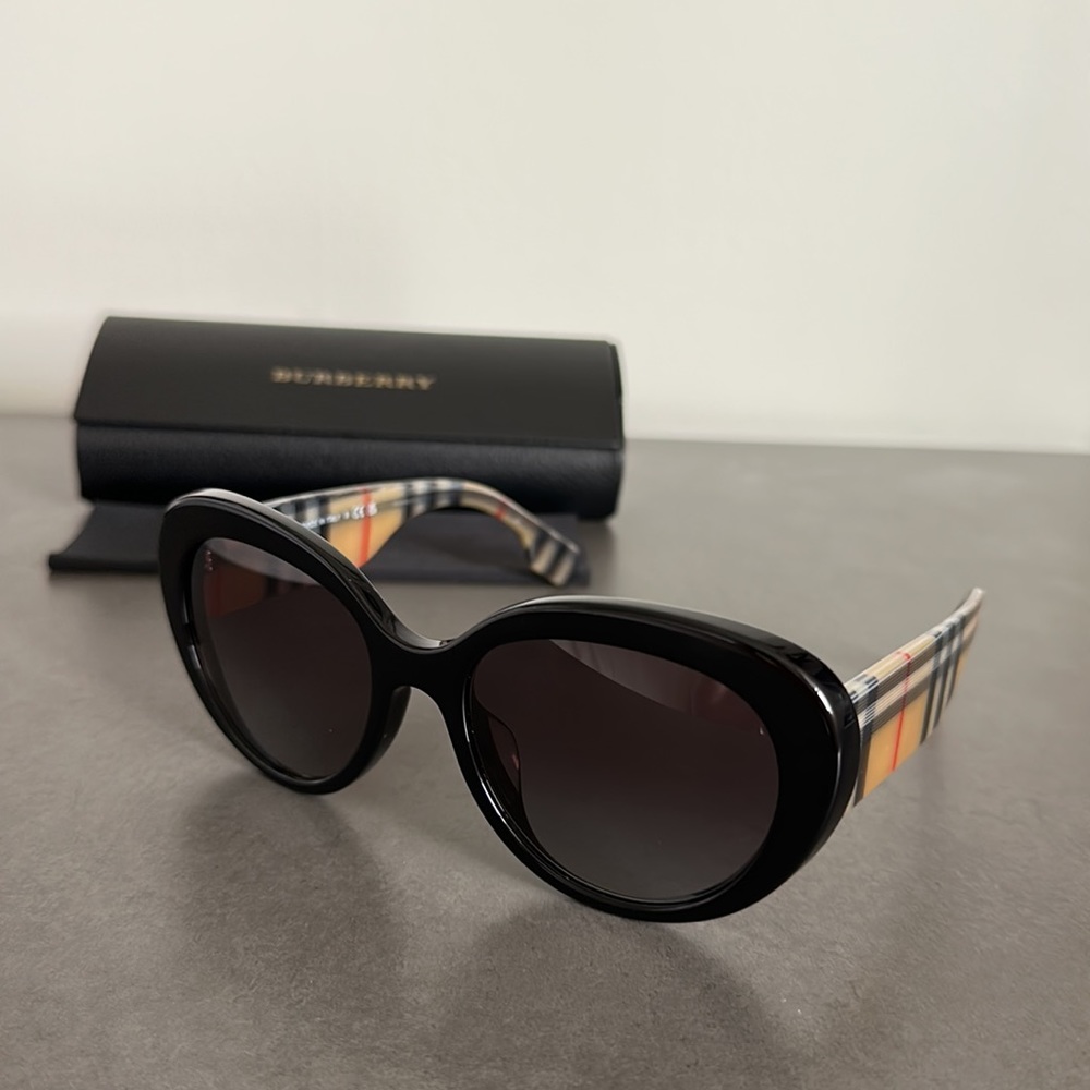 New Burberry Sunglasses! 🧡🤎